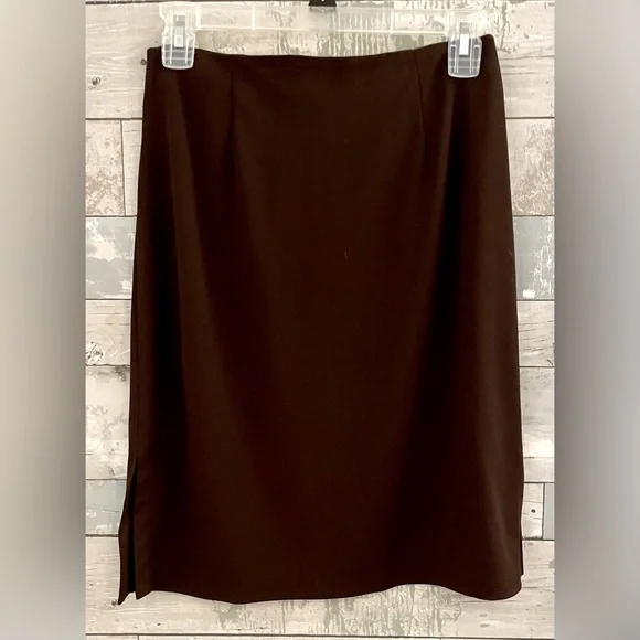 Ann Taylor Chocolate Brown Knee Length Skirt. Sz 4P. Back Zip. Side Slits. - Picture 1 of 5